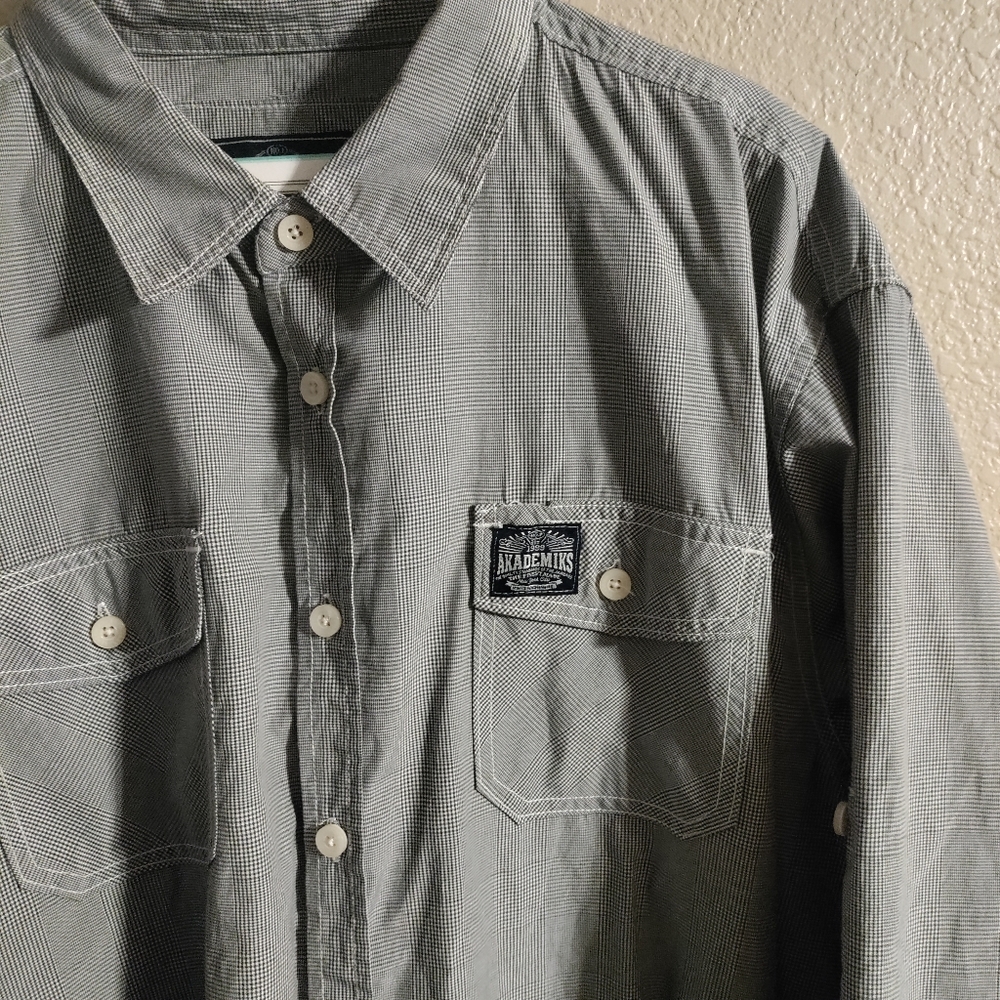 Akademiks button up 4xl but fits like a 3xl